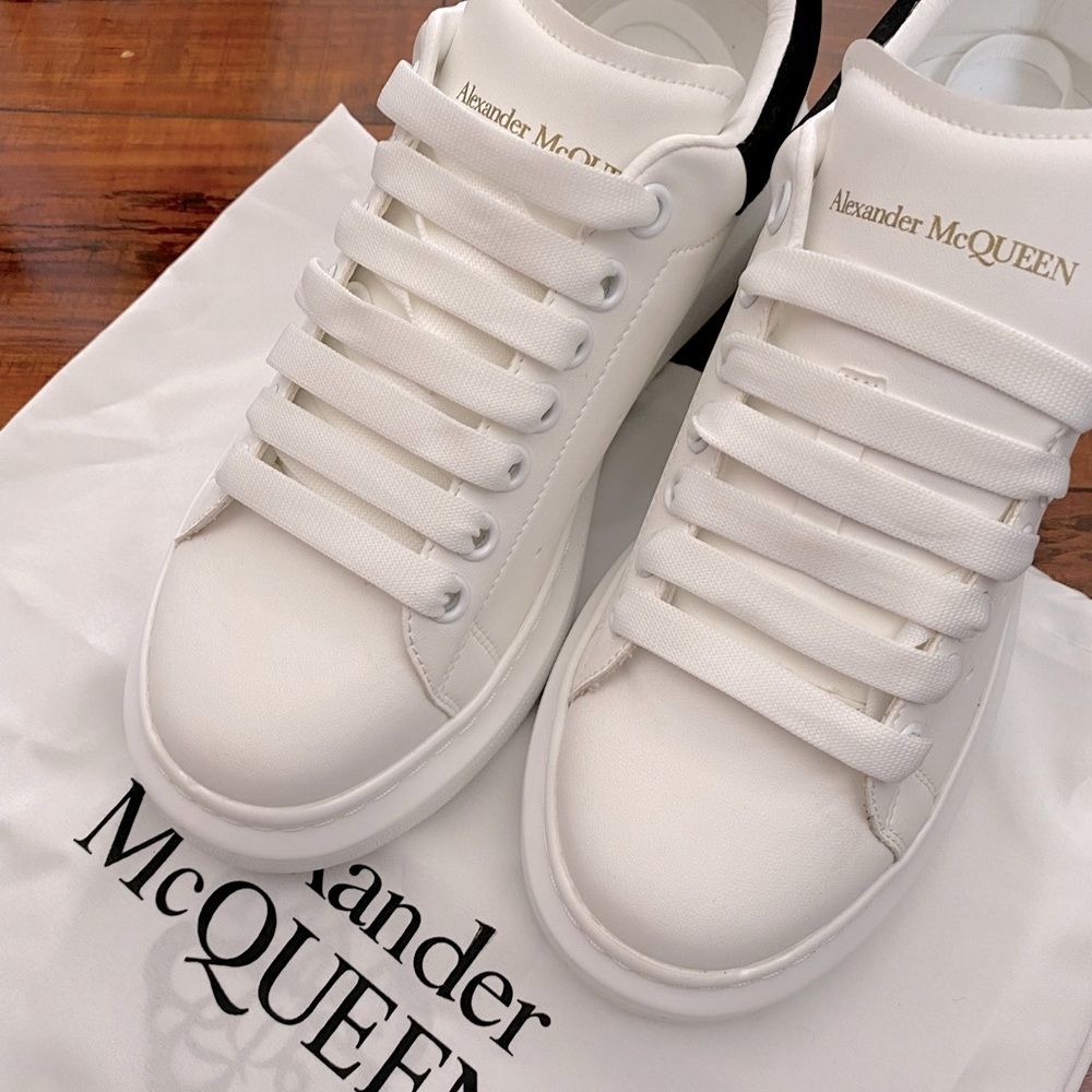 Alexander McQueens oversized sneaker
